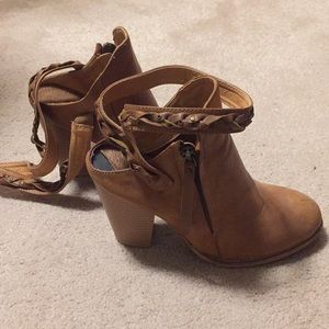 Heels booties